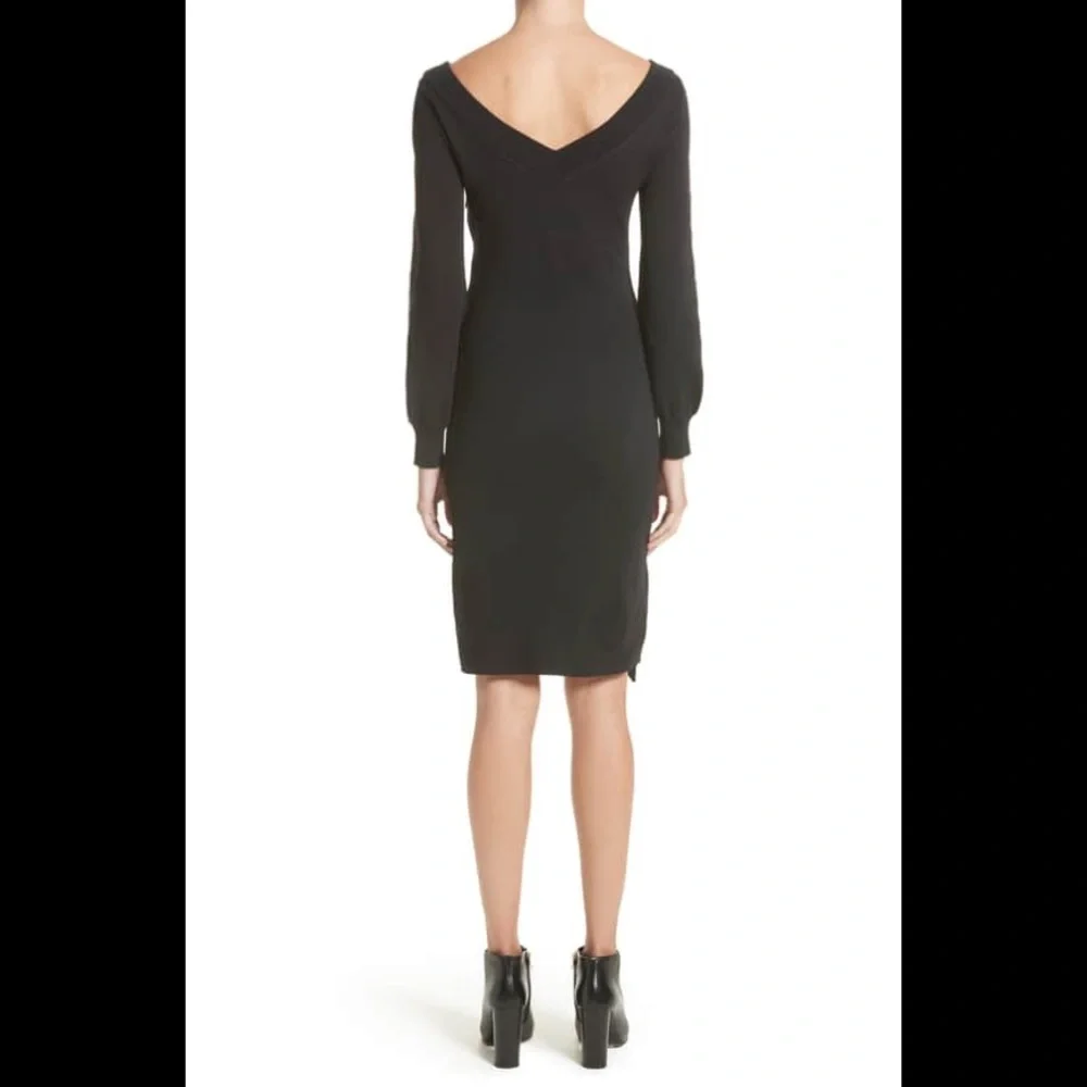 Gorgeous knit Burberry dress - Picture 2 of 8